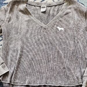 New VSPink Gray V-Neck Long Sleeve Top